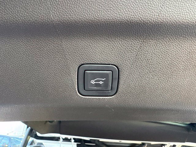Used 2024 GMC Yukon SLT w/ SLT Premium Package AWD/4WD image 23