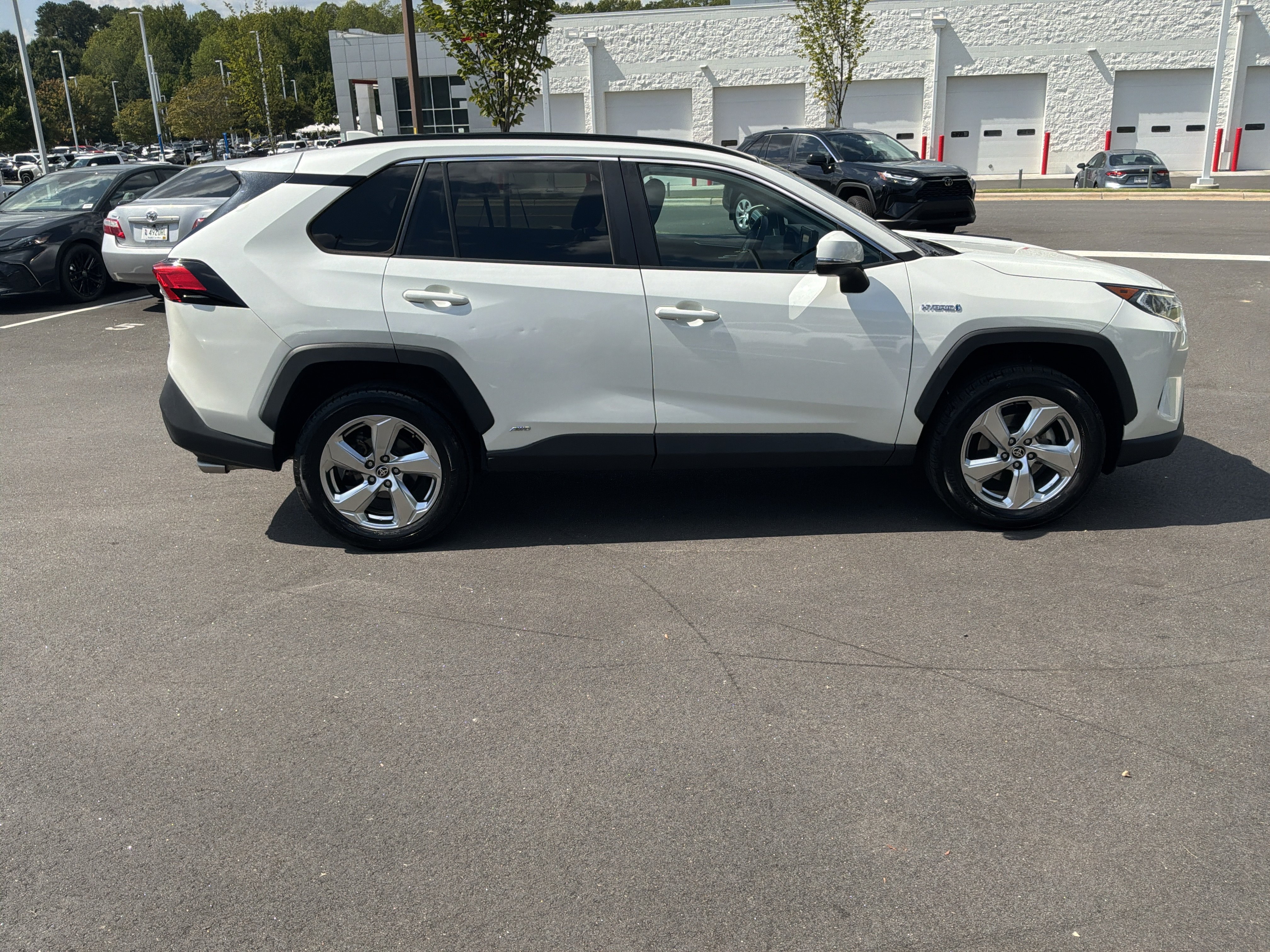 Used 2021 Toyota RAV4 XLE Premium AWD/4WD image 11
