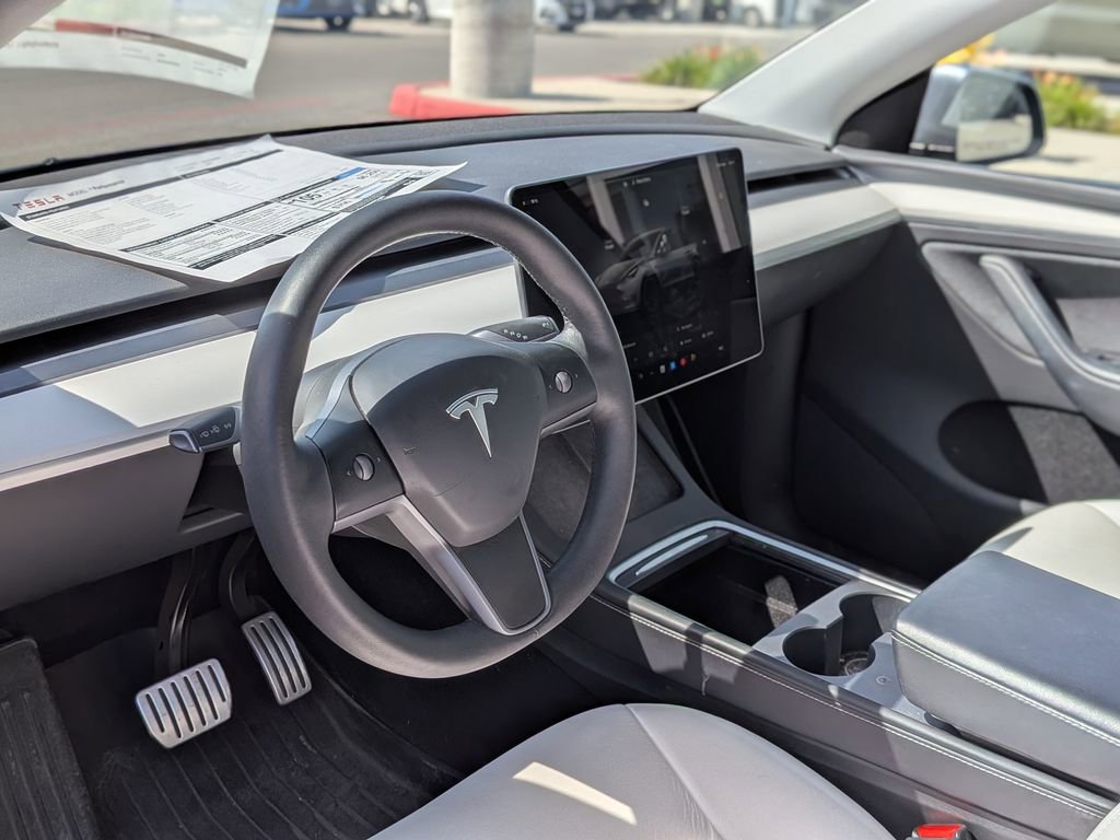 Used 2024 Tesla Model Y Performance image 11