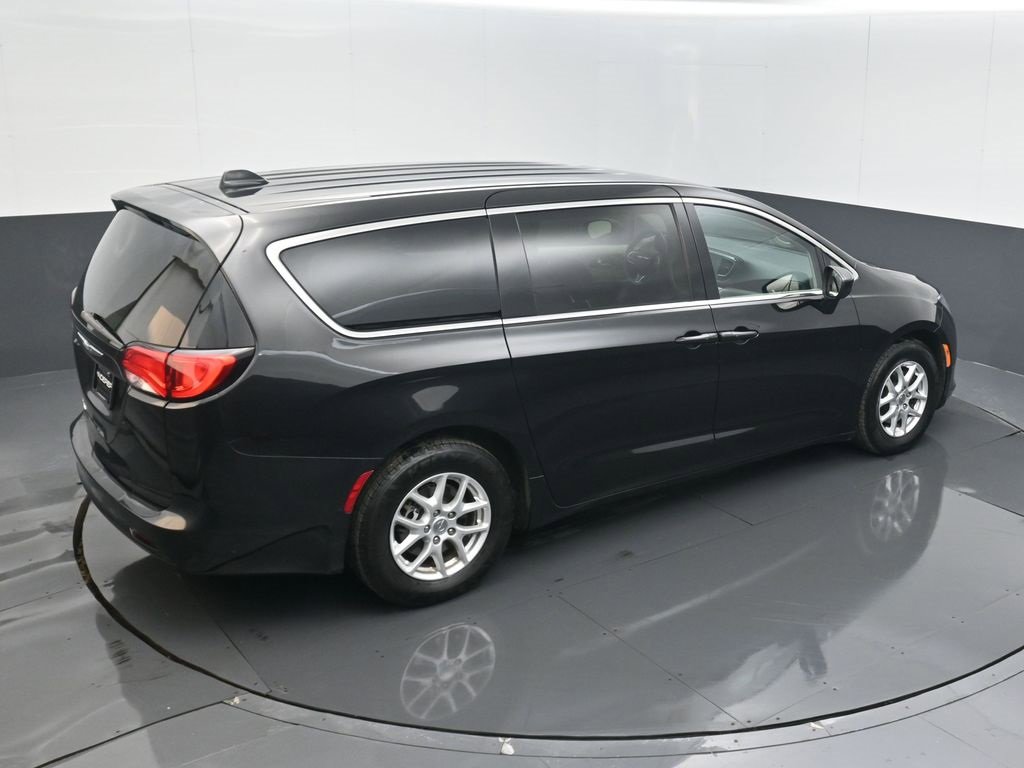 Used 2017 Chrysler Pacifica Touring image 21