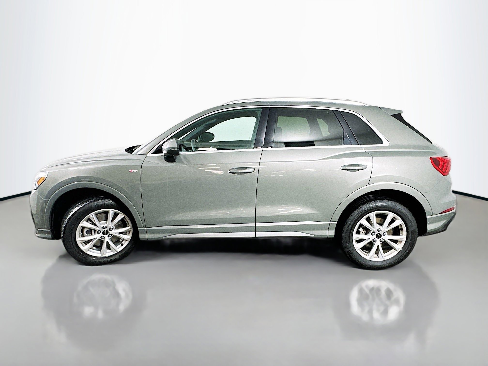 Used 2025 Audi Q3 2.0T Premium image 4