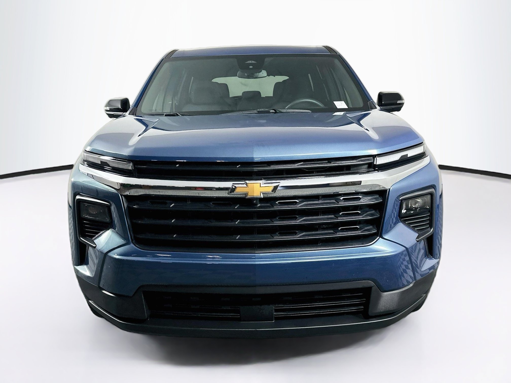 Used 2024 Chevrolet Traverse LS FWD image 2