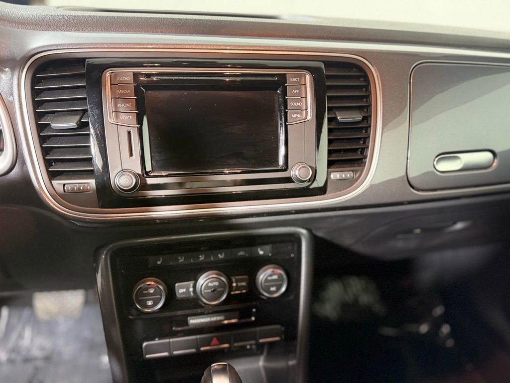 Used 2019 Volkswagen Beetle 2.0T SE FWD image 14