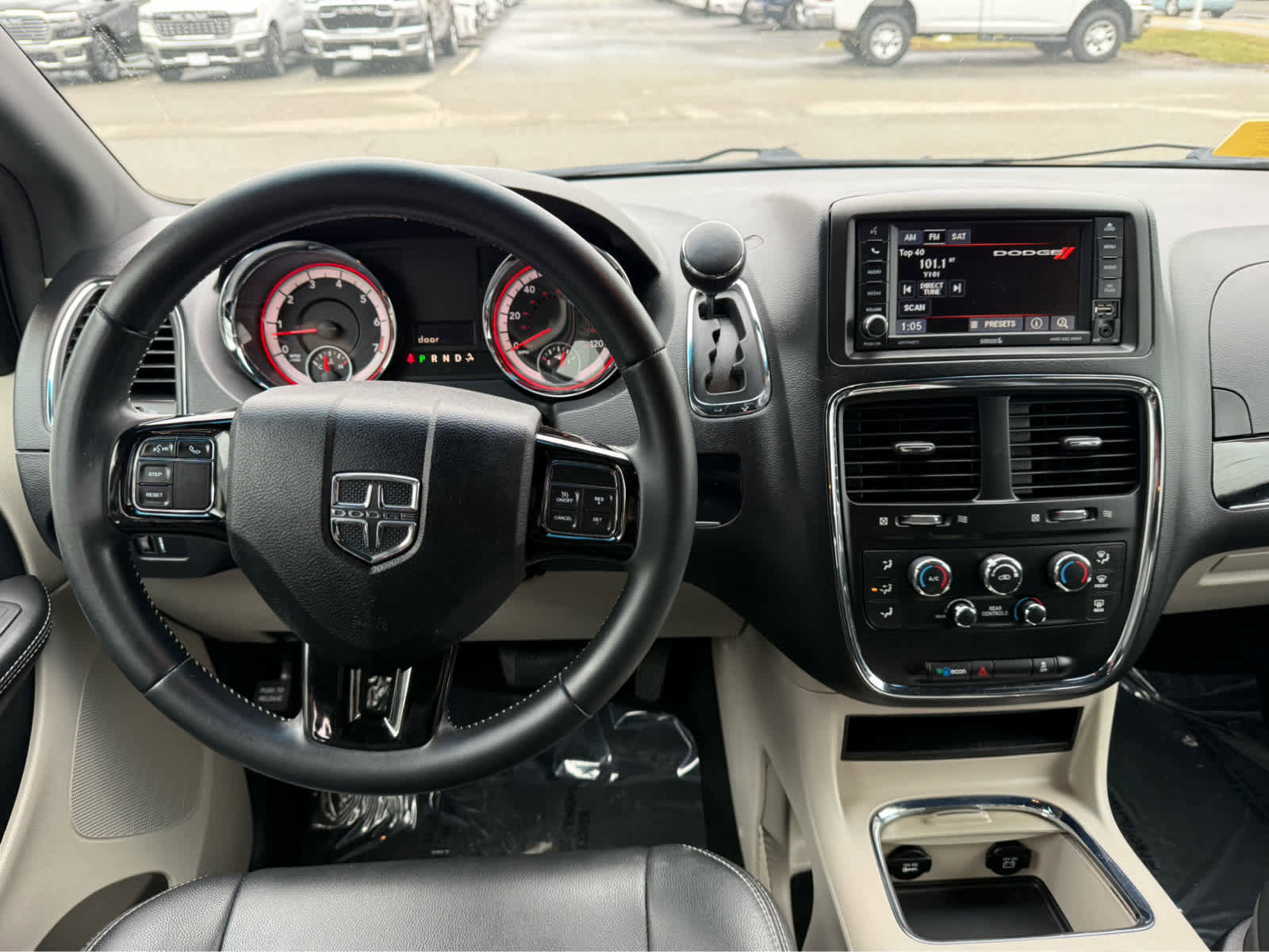 Used 2017 Dodge Grand Caravan SXT image 14