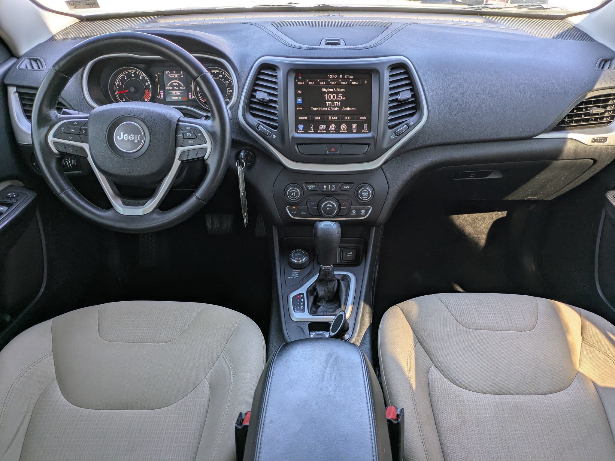Used 2015 Jeep Cherokee Latitude w/ Cold Weather Group AWD/4WD image 16