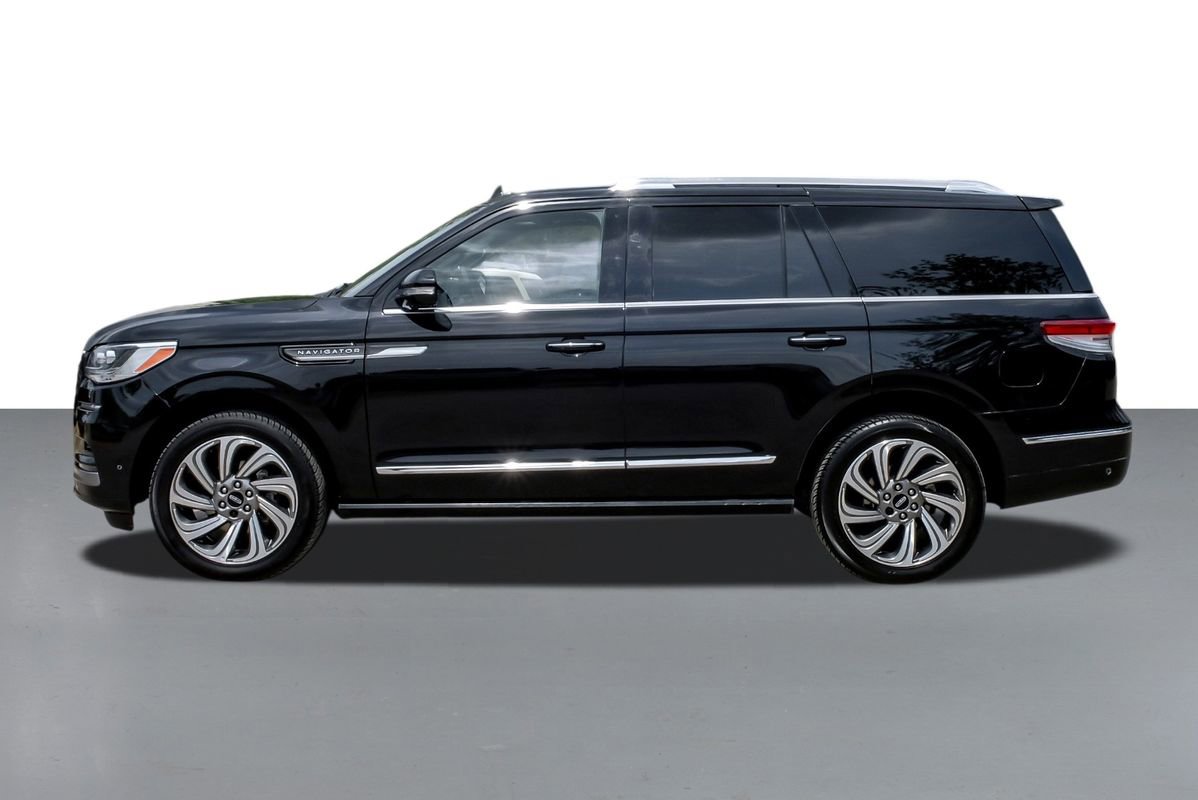 Used 2024 Lincoln Navigator Reserve image 9