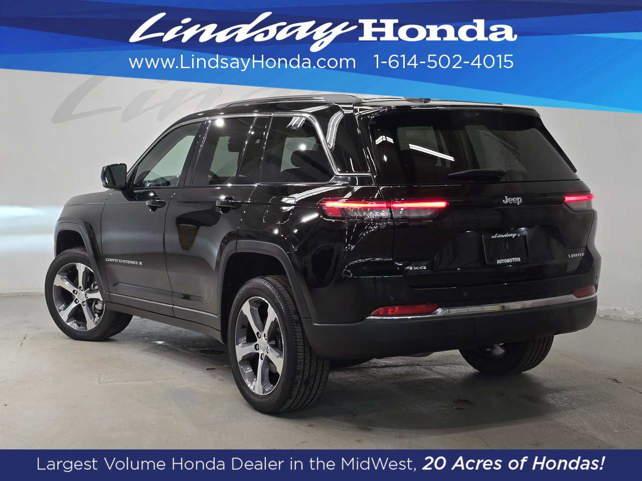 Used 2023 Jeep Grand Cherokee Limited w/ Luxury Tech Group II image 4