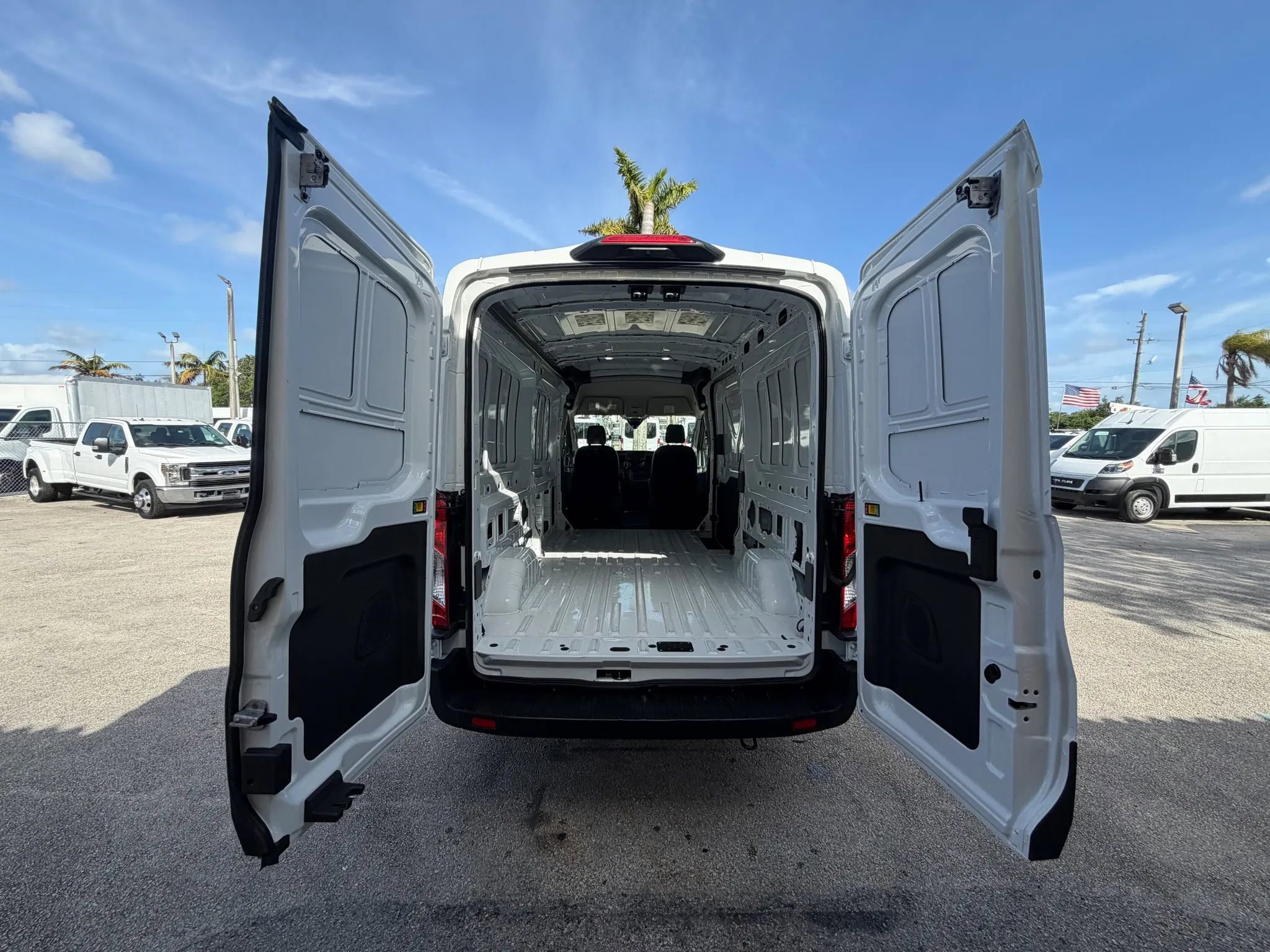 Used 2025 Ford Transit 250 148 Medium Roof image 5
