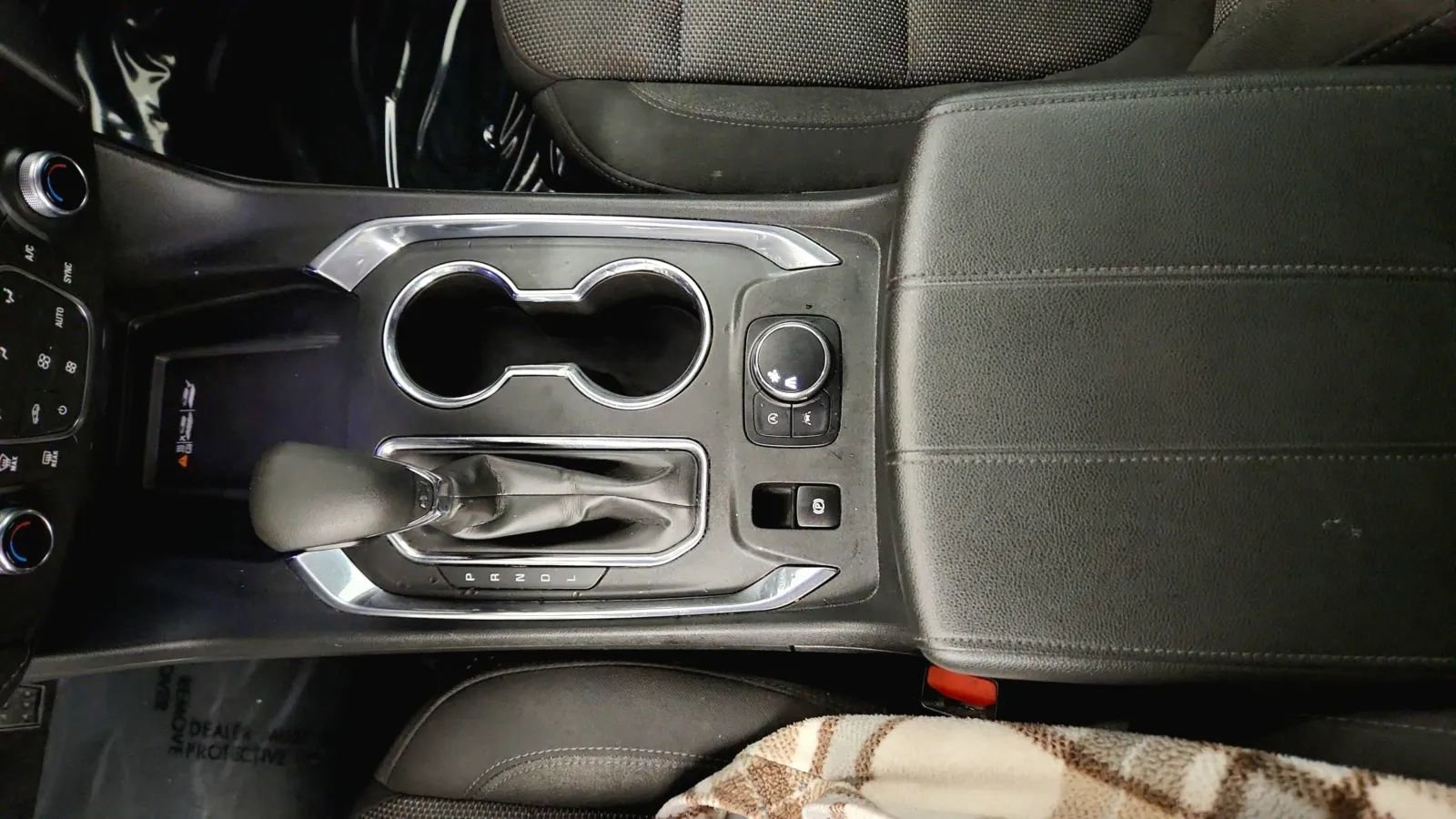 Used 2023 Chevrolet Traverse LT image 25