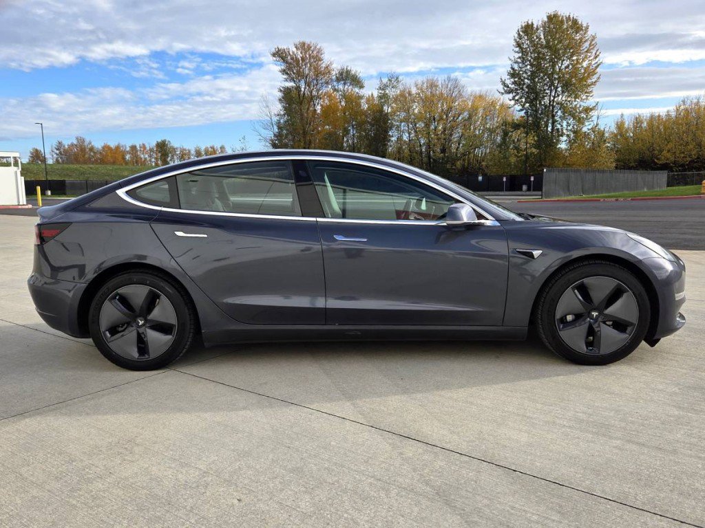 Used 2018 Tesla Model 3 Long Range image 4