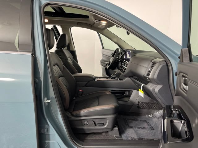 New 2026 Nissan Pathfinder Platinum FWD image 41