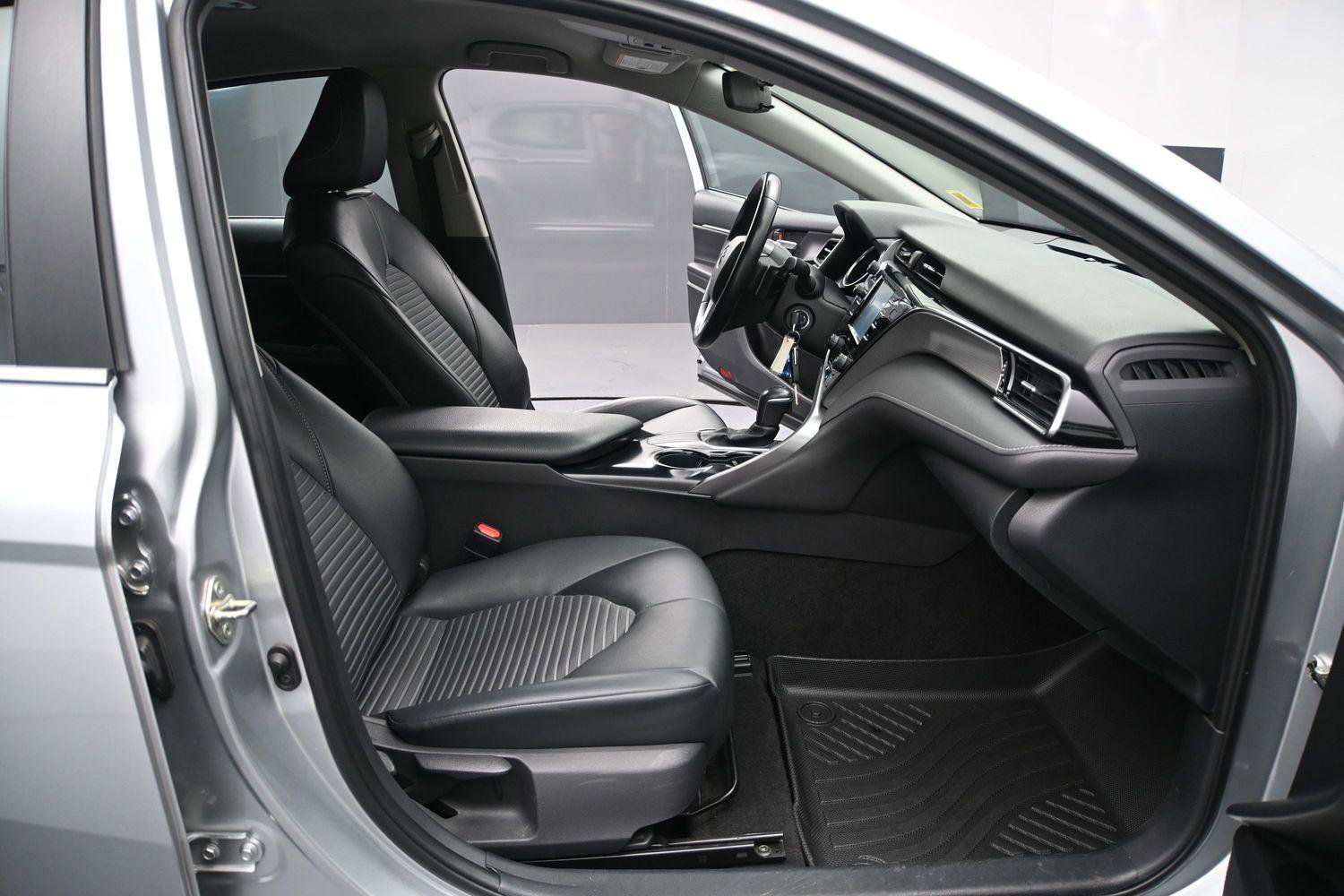 Used 2020 Toyota Camry SE FWD image 15