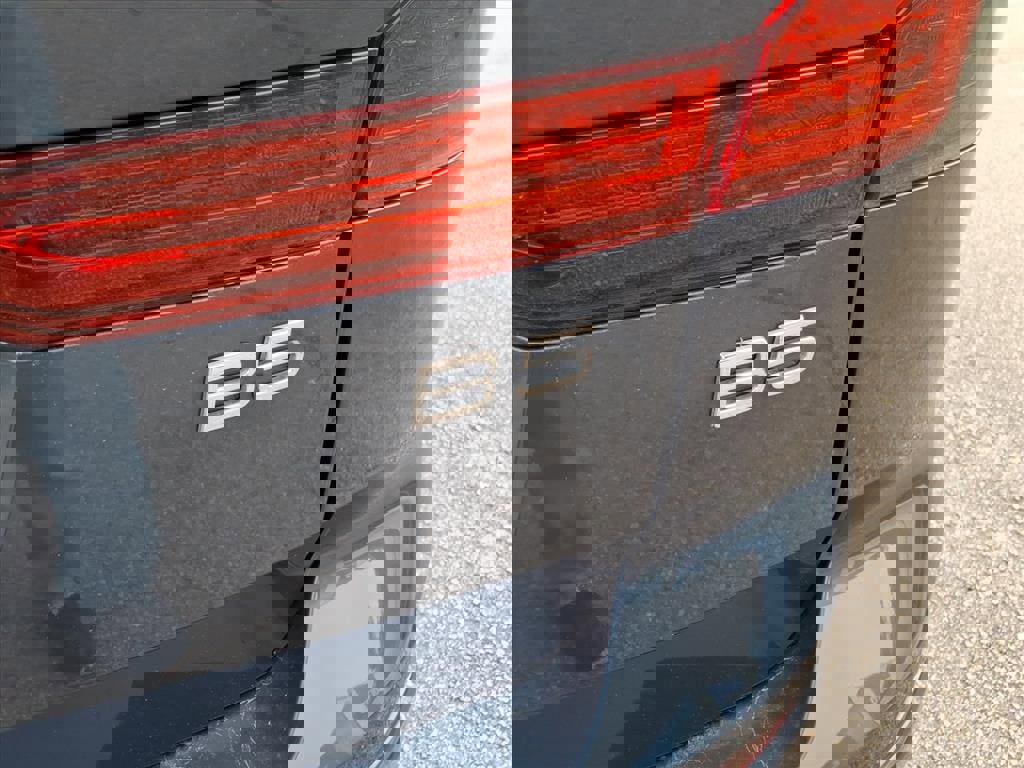 Certified 2023 Volvo XC60 B5 Plus w/ Climate Package image 6