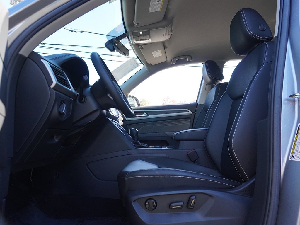 Used 2023 Volkswagen Atlas SE image 30