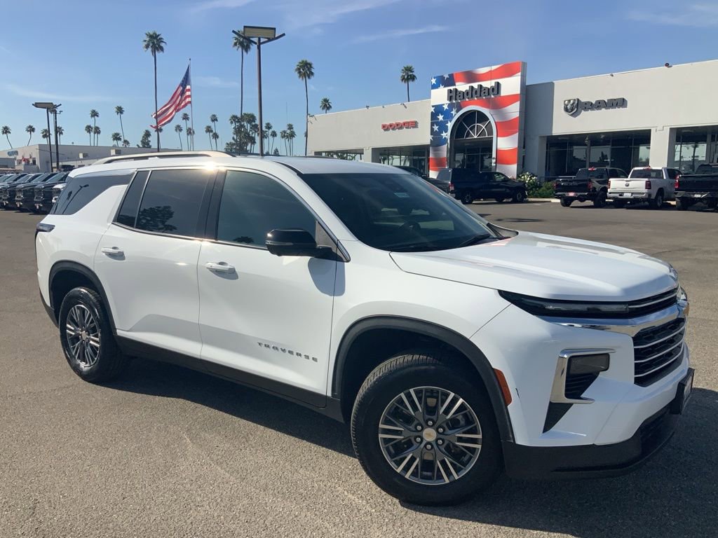 Used 2024 Chevrolet Traverse LT