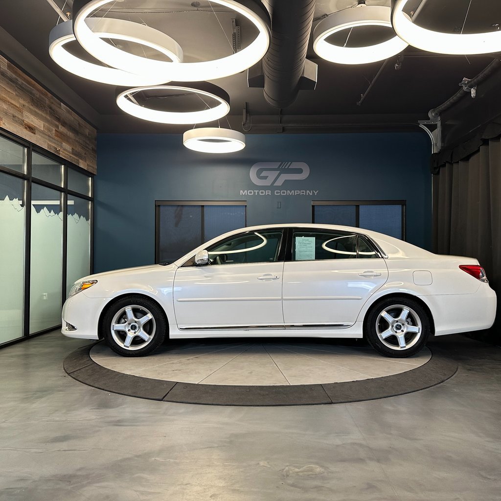 Used 2012 Toyota Avalon Limited image 6