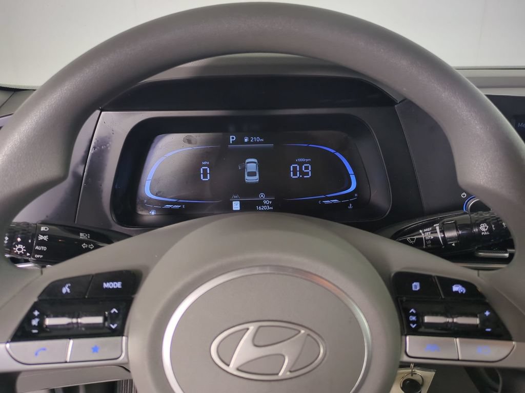 Used 2025 Hyundai Elantra SE FWD image 31