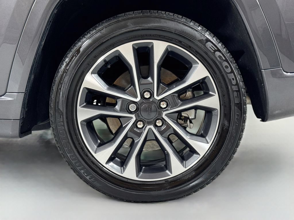 Used 2023 Jeep Grand Cherokee Overland w/ Advanced Protech Group III AWD/4WD image 9