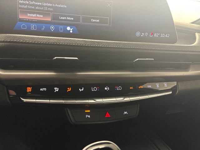 Used 2025 Cadillac XT4 Premium Luxury FWD image 25