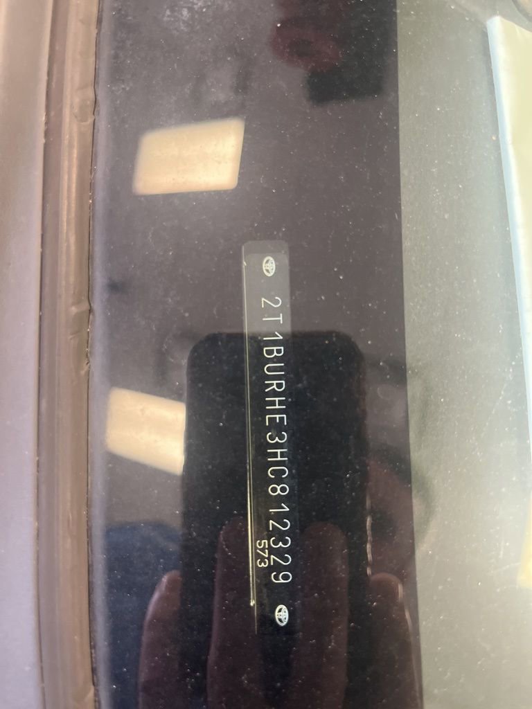 Used 2017 Toyota Corolla SE image 2