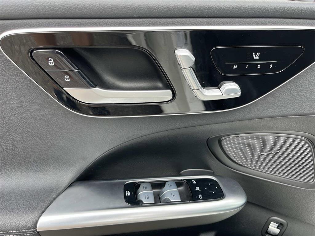 Used 2024 Mercedes-Benz C 300 4MATIC Sedan image 11