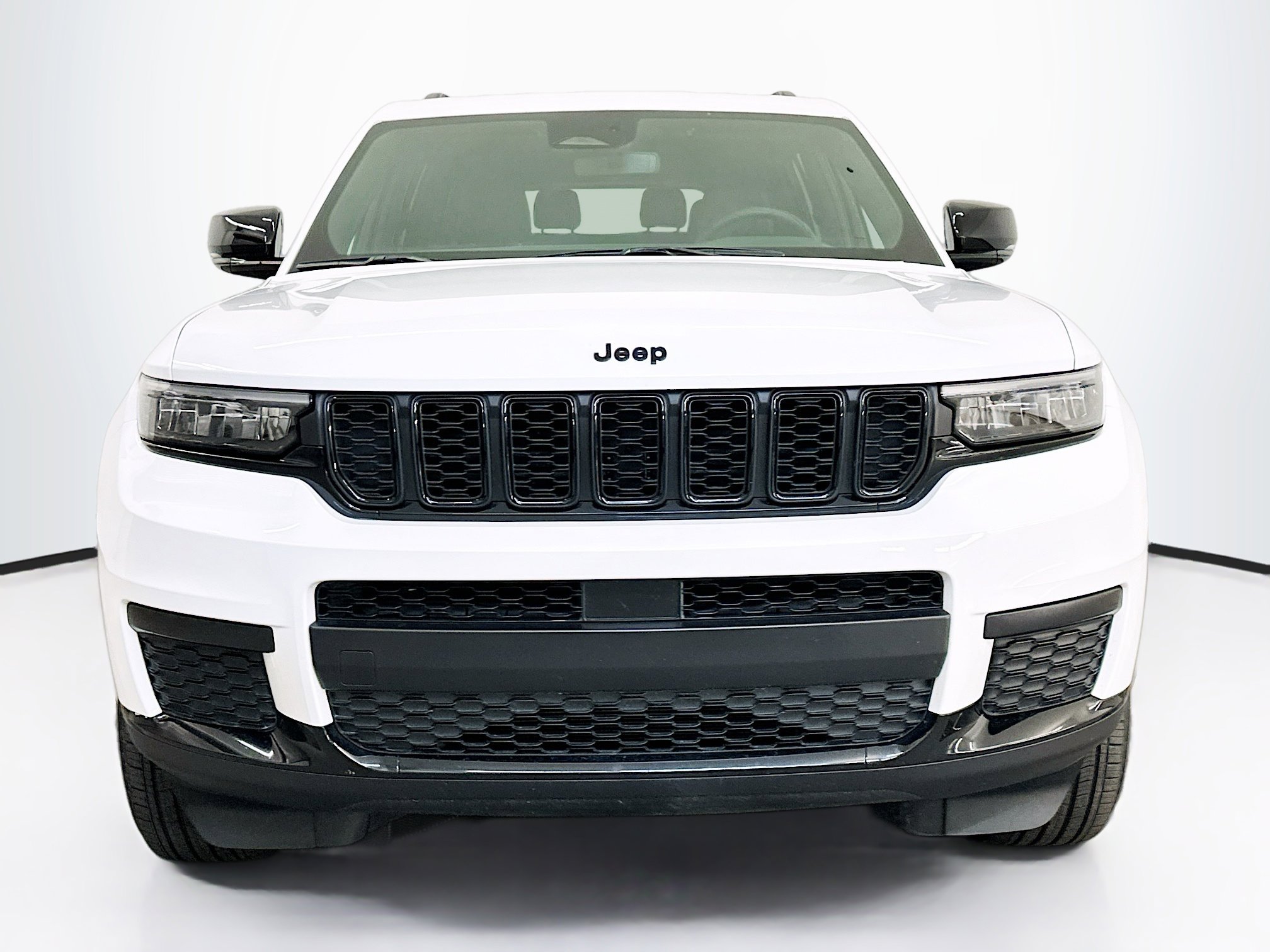 Used 2024 Jeep Grand Cherokee L Laredo image 2