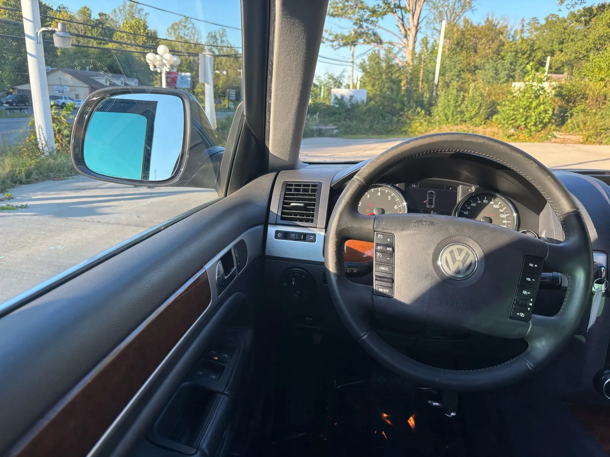 Used 2009 Volkswagen Touareg VR6 image 26