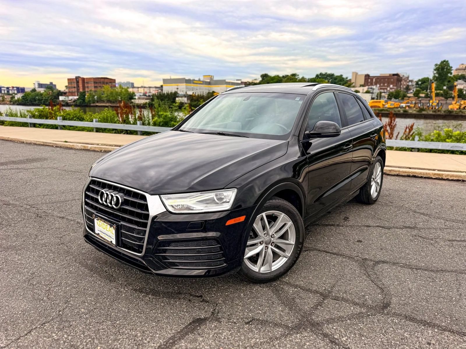 Used 2018 Audi Q3 2.0T Premium w/ Convenience Package AWD/4WD image 2