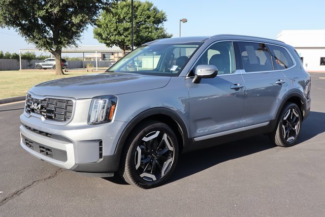 Used 2025 Kia Telluride S image 10