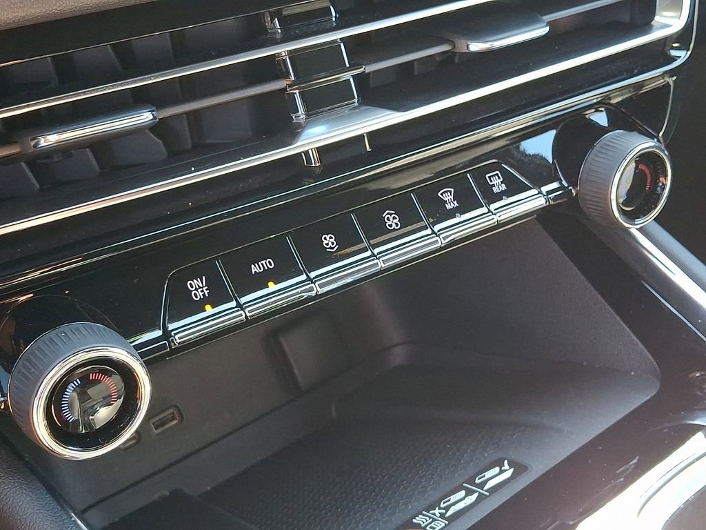 Used 2026 Chevrolet Traverse LT w/ Driver Confidence Package image 15