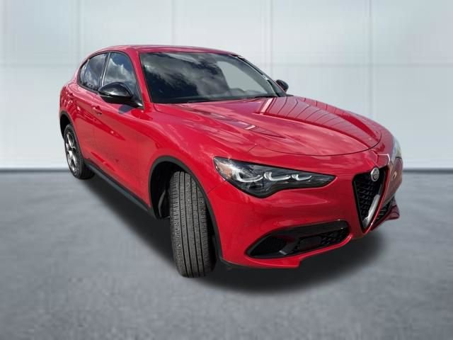 Used 2024 Alfa Romeo Stelvio Sprint image 5