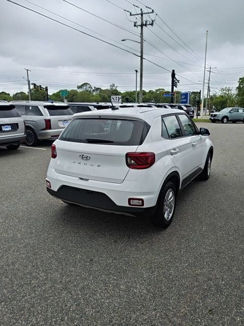 Certified 2026 Hyundai Venue SE FWD image 9