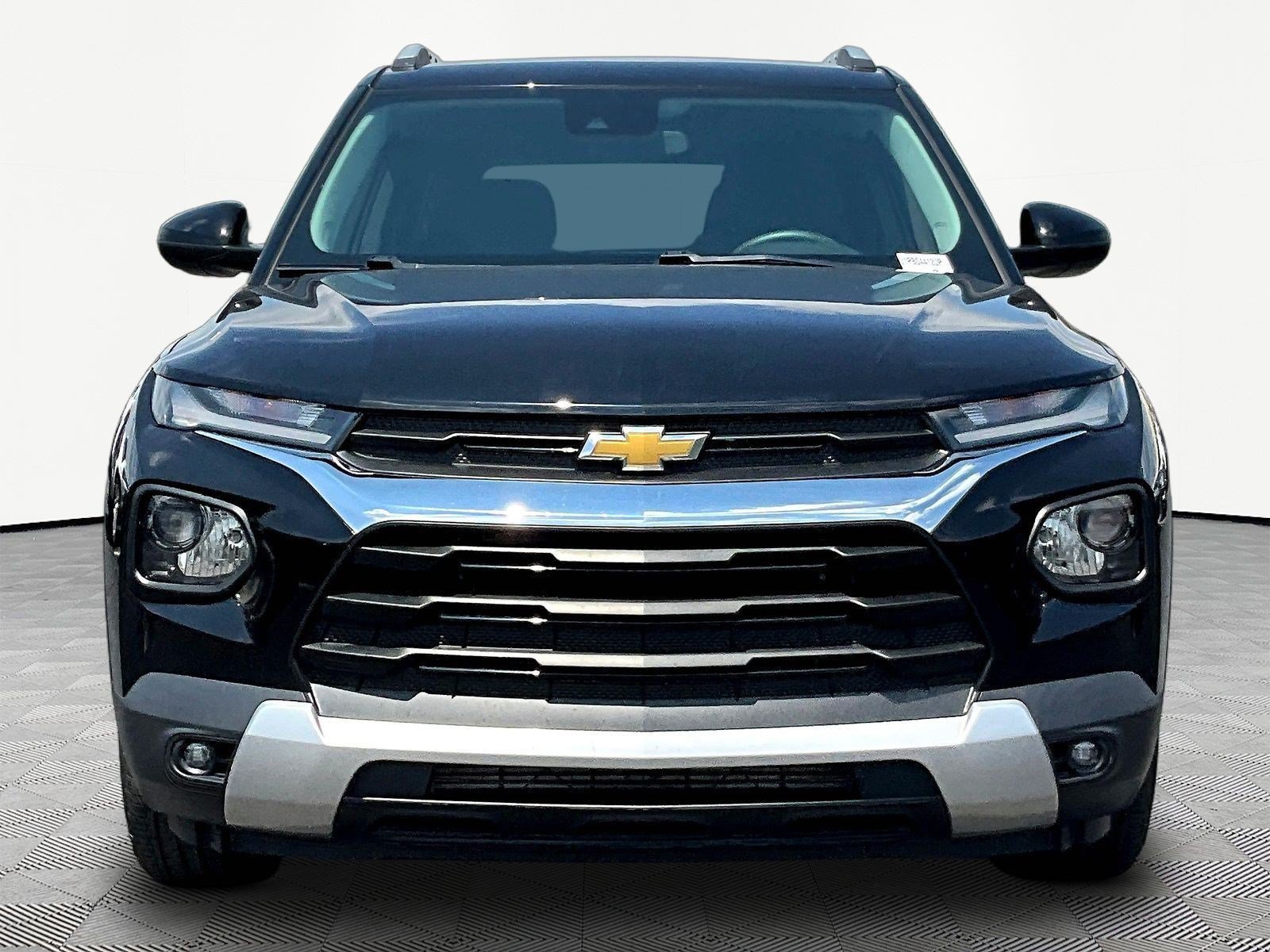 Used 2023 Chevrolet TrailBlazer LT FWD image 2