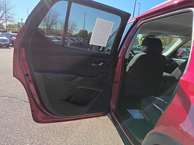 Used 2020 Chevrolet Traverse LT image 12