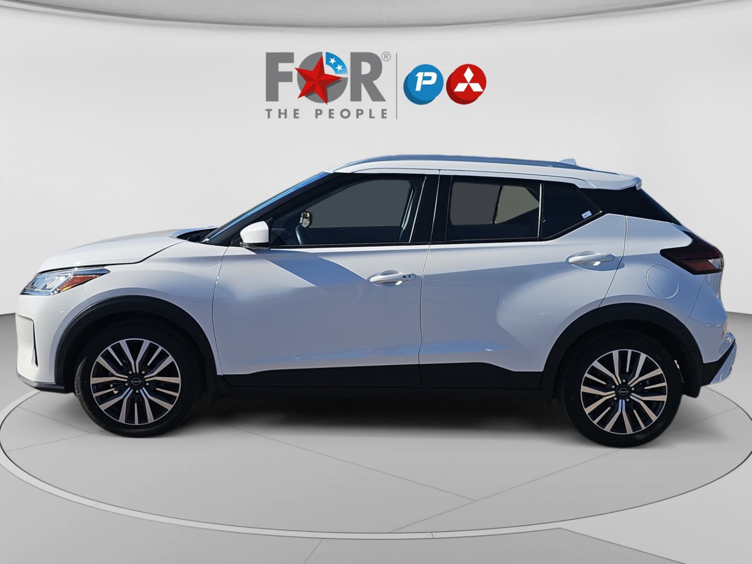 Used 2024 Nissan Kicks SV FWD image 2