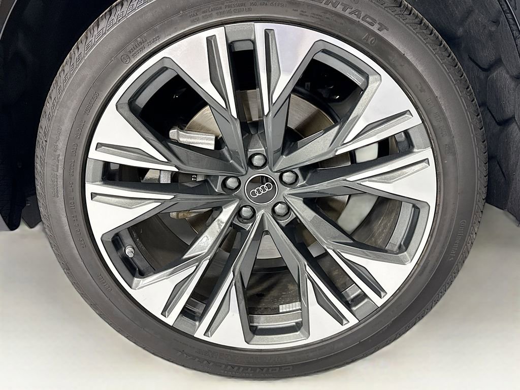 Used 2025 Audi Q8 Premium Plus image 32