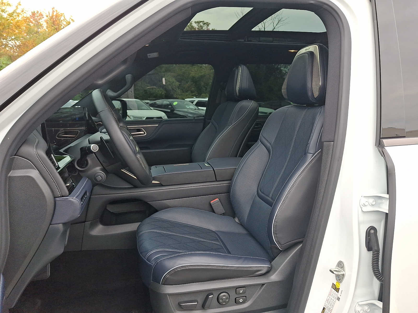 Used 2026 INFINITI QX80 4WD w/ Sport Exterior Package image 14