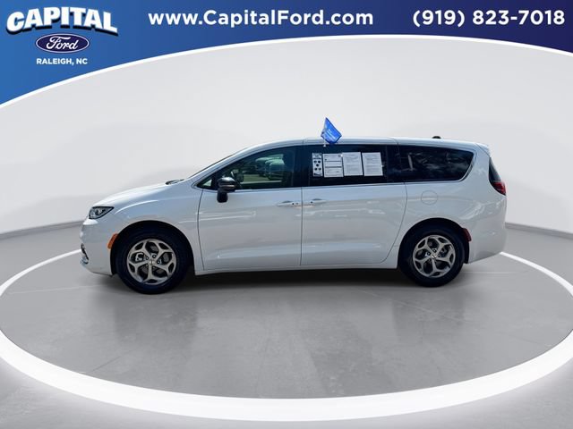 Used 2024 Chrysler Pacifica Limited FWD image 5