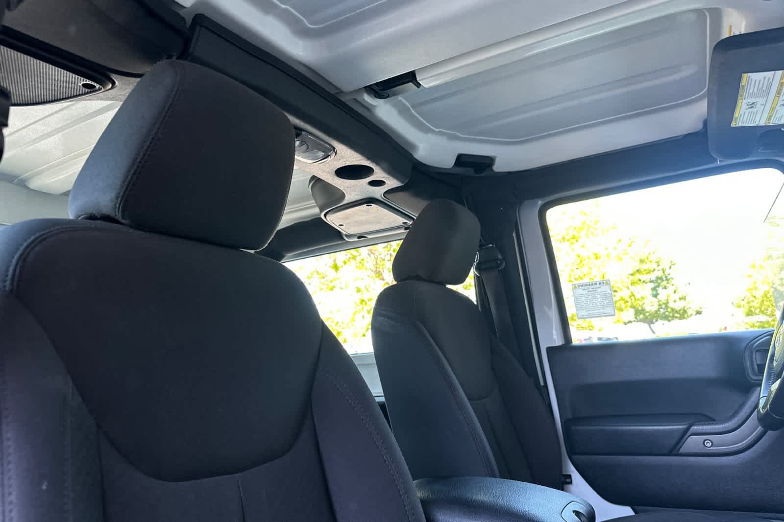 Used 2016 Jeep Wrangler Sport w/ Connectivity Group AWD/4WD image 17