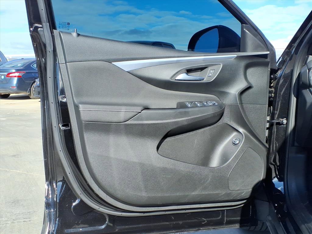 Used 2025 Buick Envista Preferred w/ Convenience II Package image 18