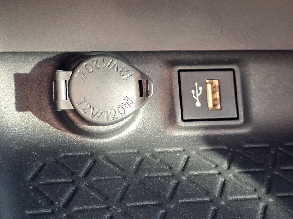 Certified 2025 Toyota RAV4 LE AWD/4WD image 29