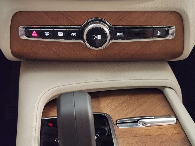 Used 2022 Volvo XC90 T8 Inscription Expression w/ Advanced Package AWD/4WD image 19
