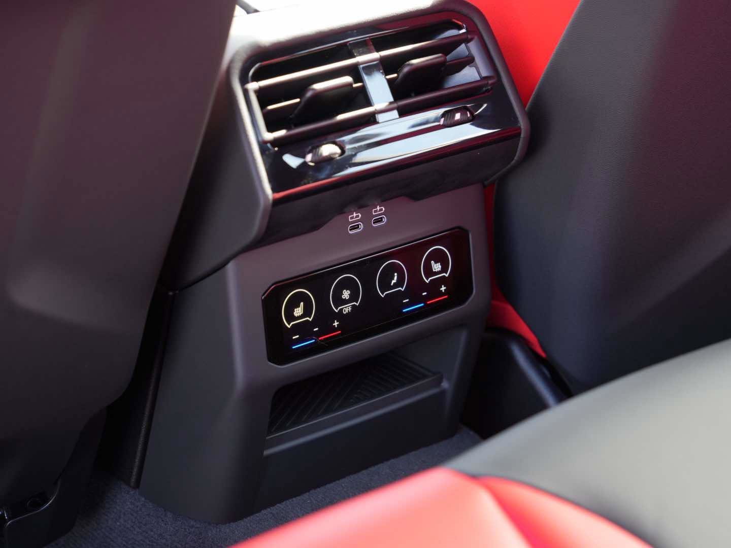 New 2026 BMW M5 AWD w/ Carbon Package image 12