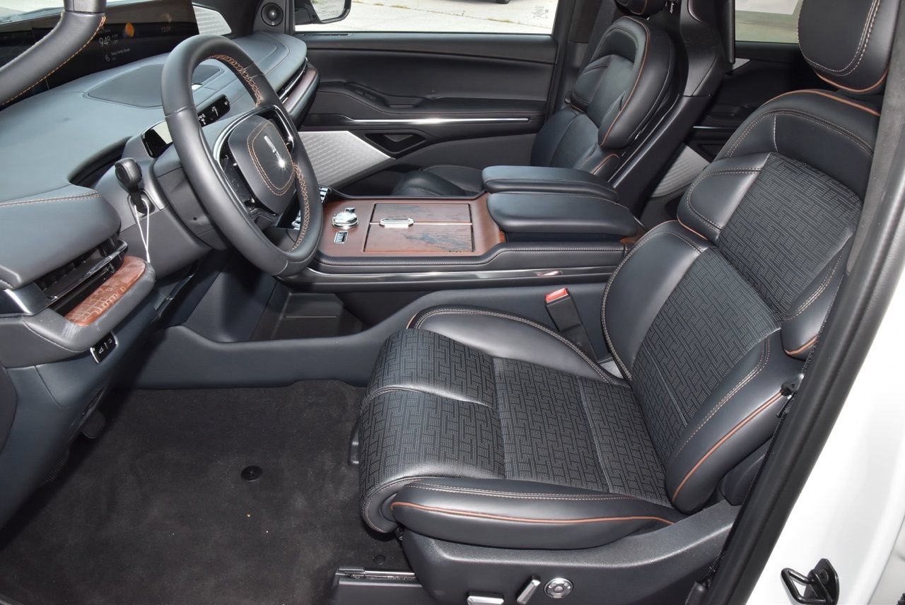 New 2027 Lincoln Navigator Black Label AWD/4WD image 13