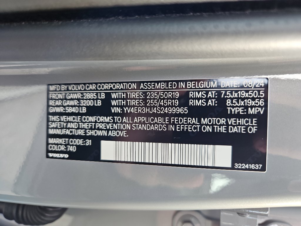 Used 2025 Volvo EX40 Core image 24