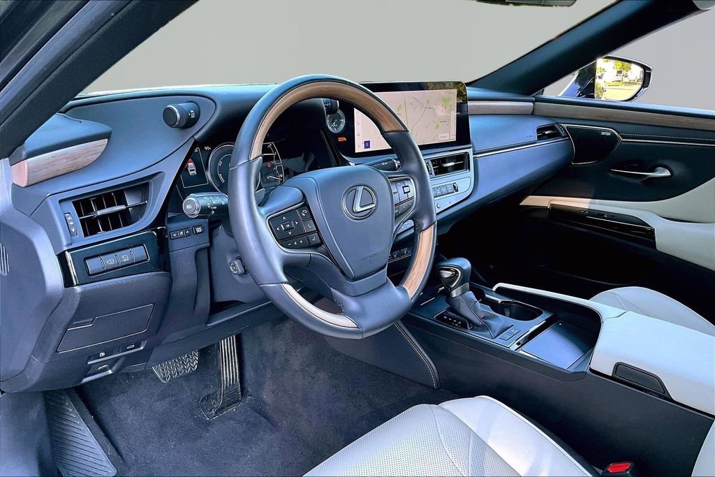 Used 2024 Lexus ES 300h Ultra Luxury w/ Accessory Package (Z2) FWD image 15