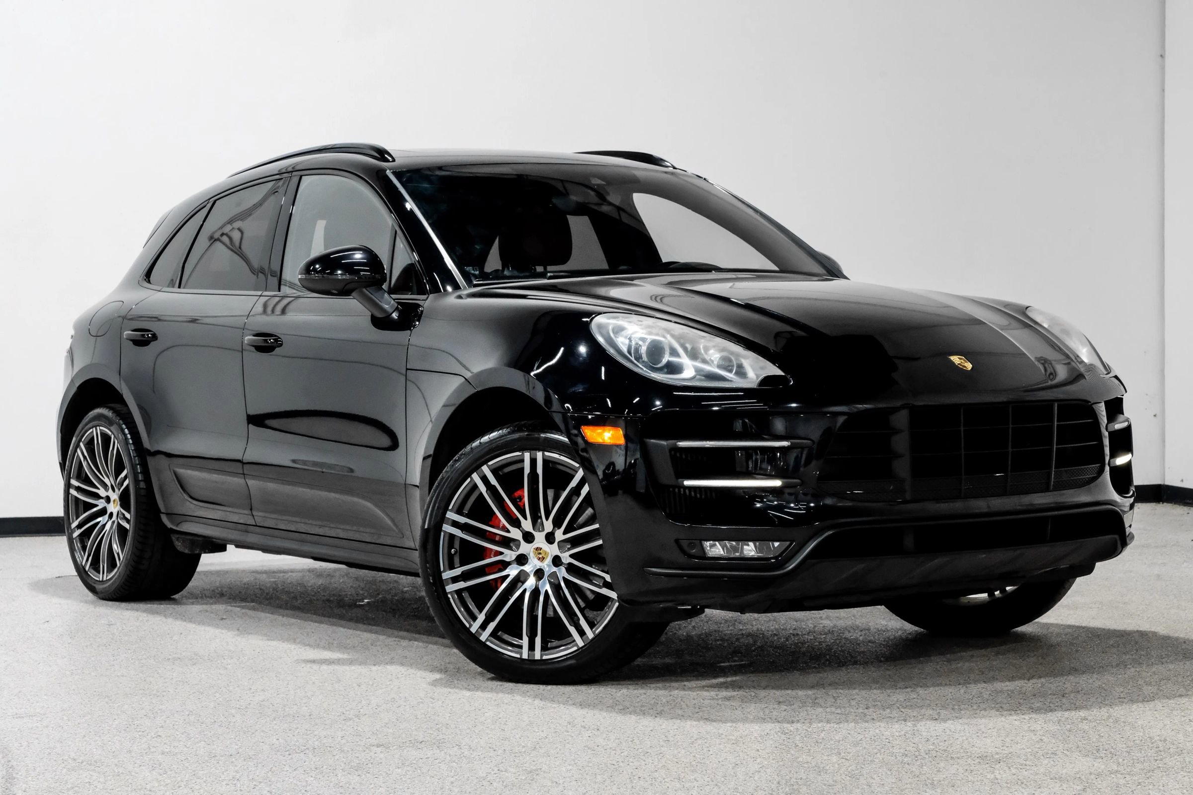 Used 2017 Porsche Macan Turbo image 4