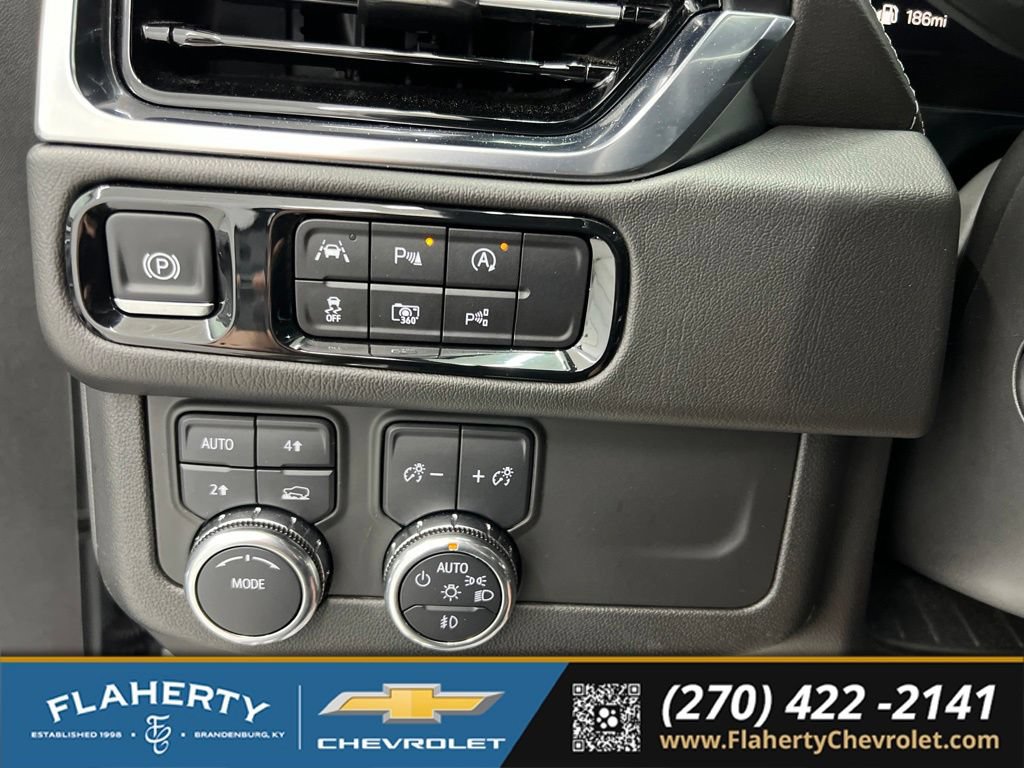 Used 2025 GMC Yukon XL Denali AWD/4WD image 24