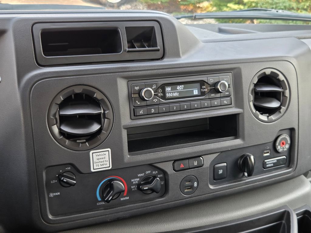 Used 2021 Ford E-350 and Econoline 350 Super Duty image 4