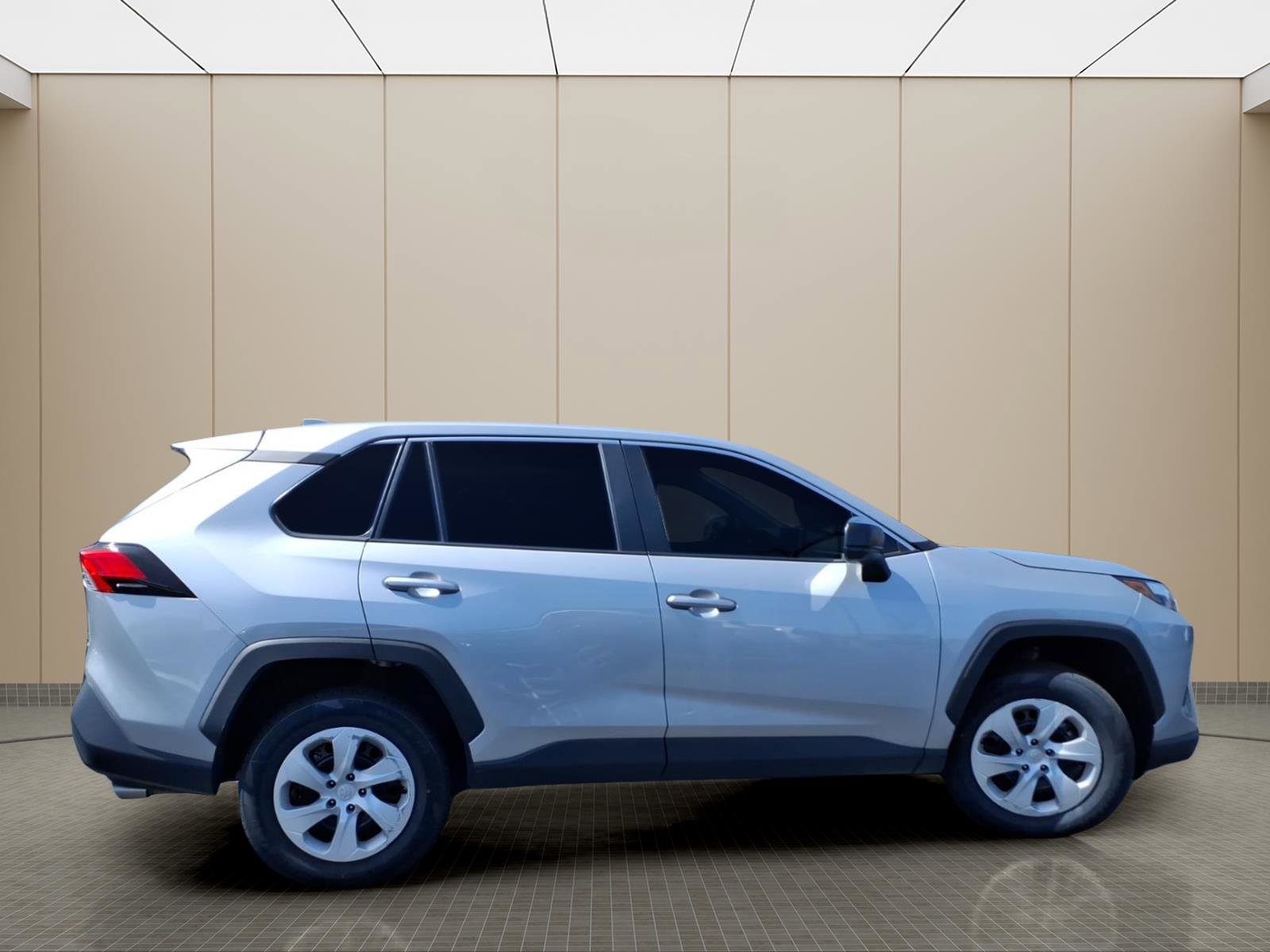 Used 2024 Toyota RAV4 LE image 5